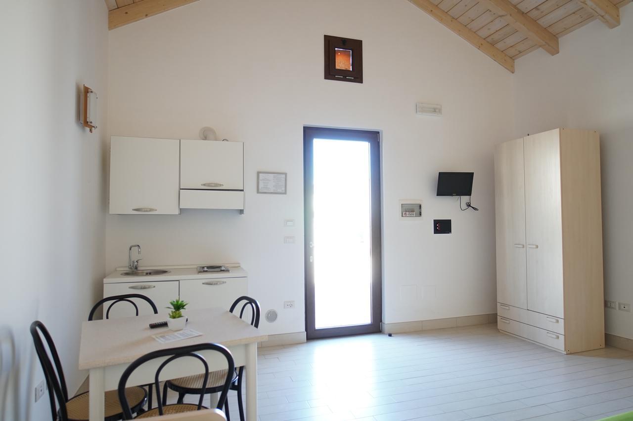 Il Giardino Del Tiglio Bed & Breakfast Uggiano La Chiesa Ngoại thất bức ảnh